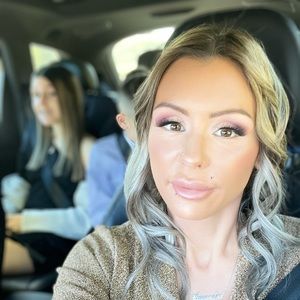 Meet your Posher, Cassandra